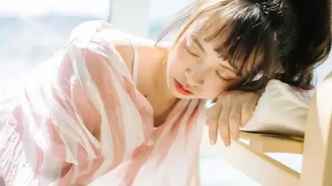 老师批改作业大哭